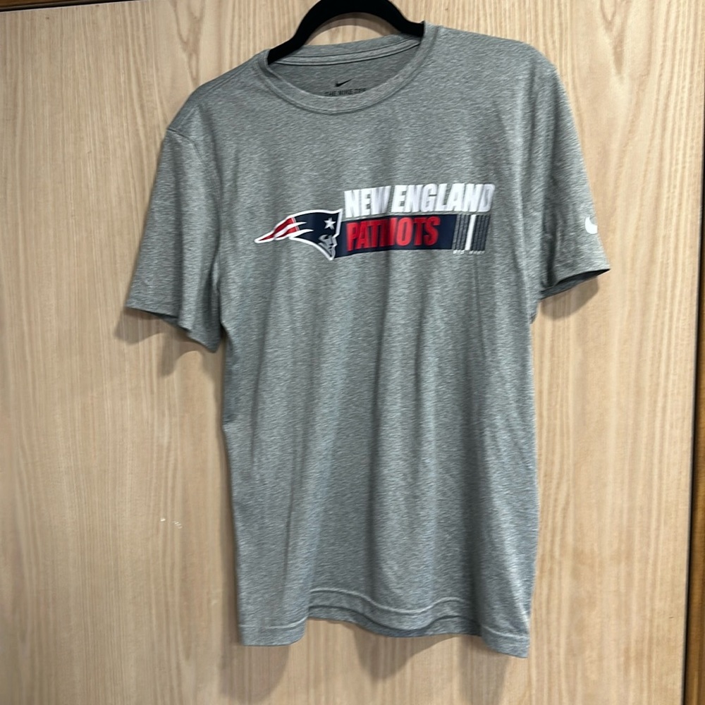 men’s medium new england patriots shirt